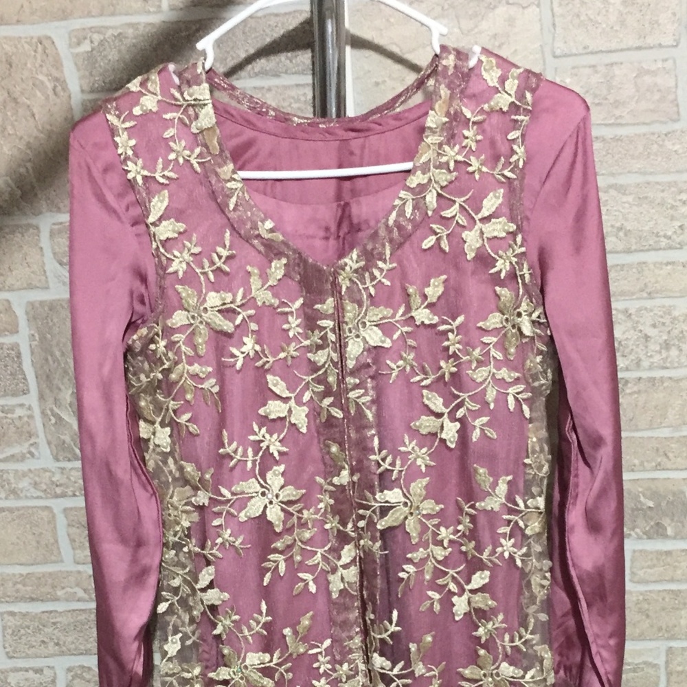 Desi Pakistani/Indian day time outfit